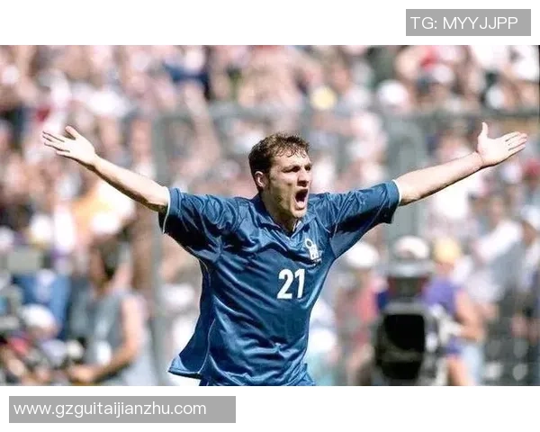 新兴中锋足球明星潜力无限引领未来赛场风潮