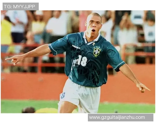 警察足球明星的真实身份揭晓他在绿茵场上的传奇故事